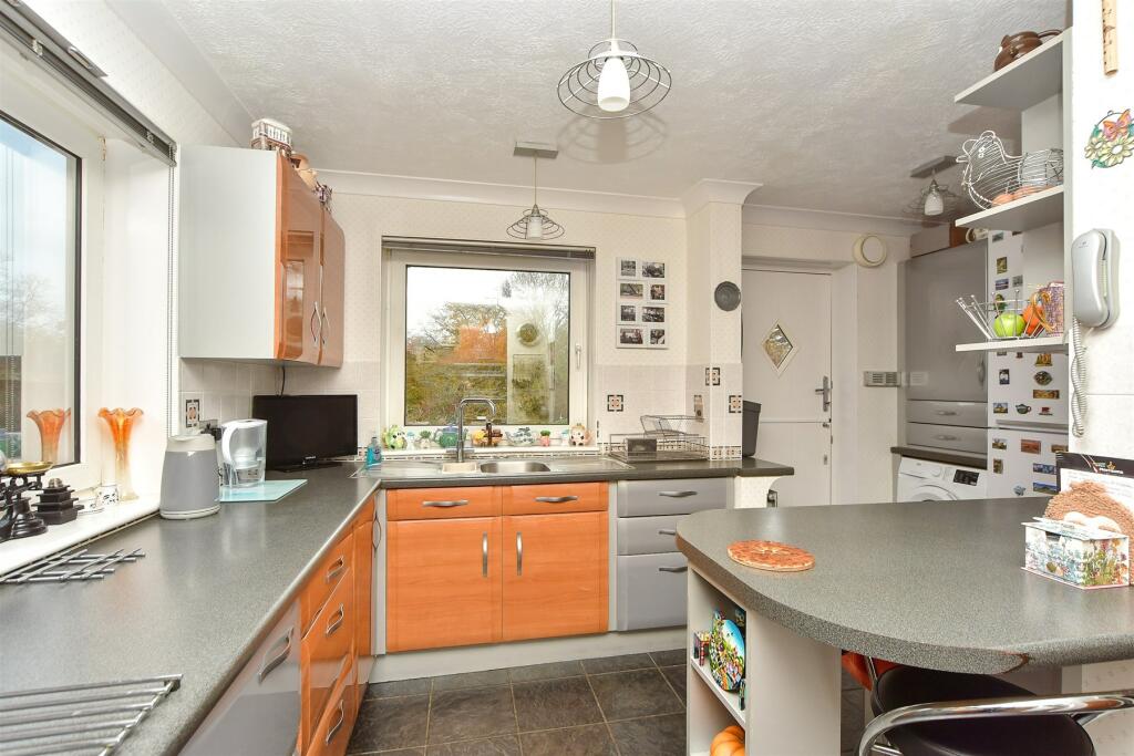 Kitchen/ Breakfast Room