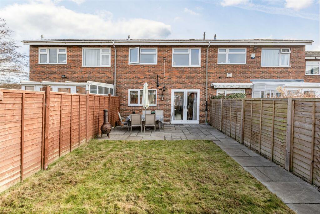 127 Orchard Way, Addlestone, KT15 1LN - 6.jpg