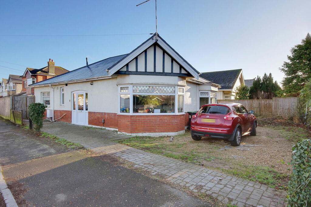 Chigwell Road, Bournemouth, BH8 9HW