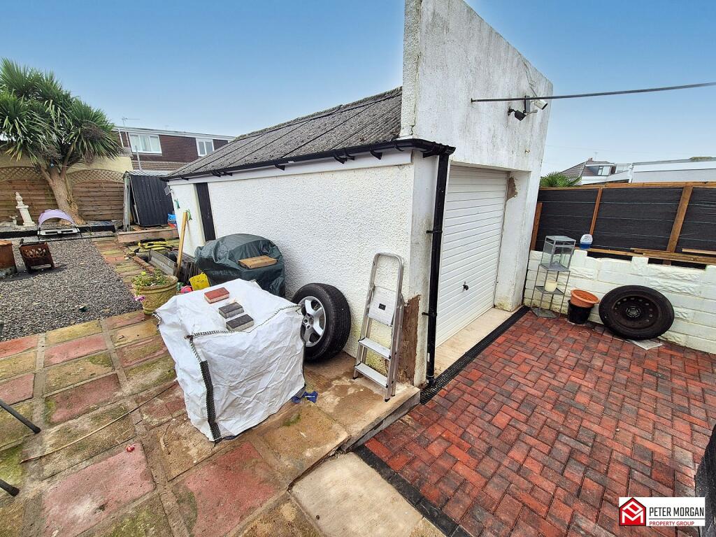 Detached Garage