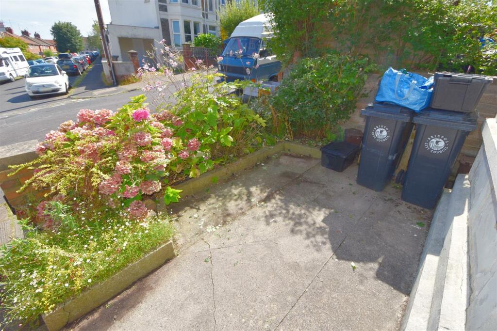 Front garden.jpg