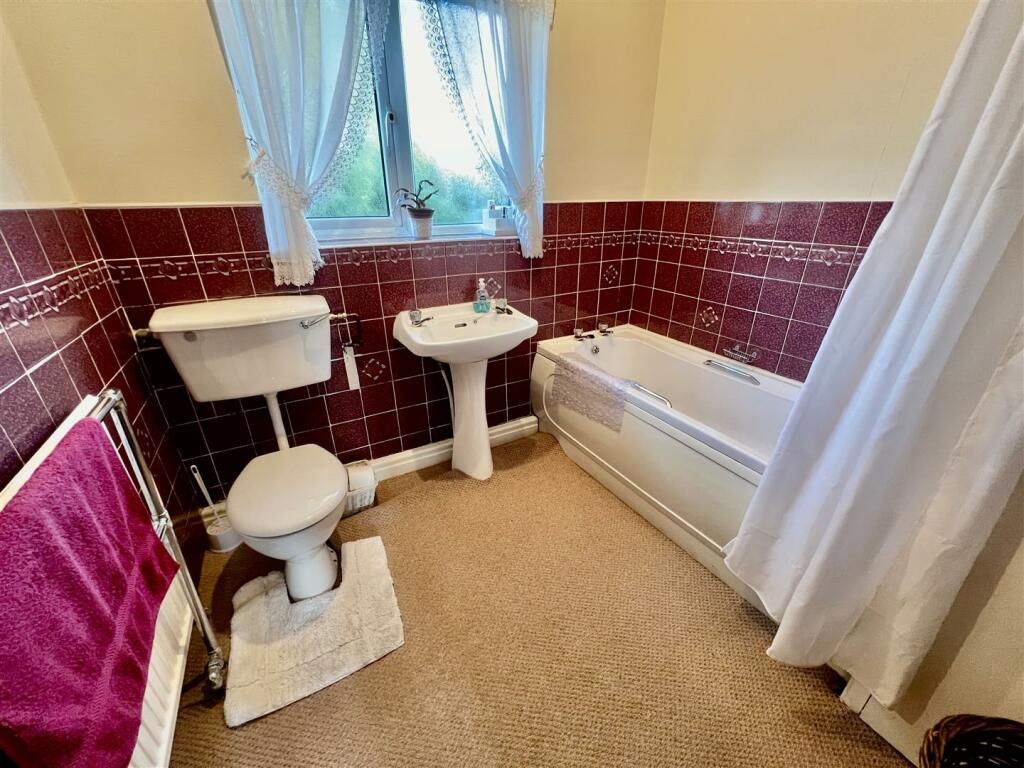 BATHROOM/WC