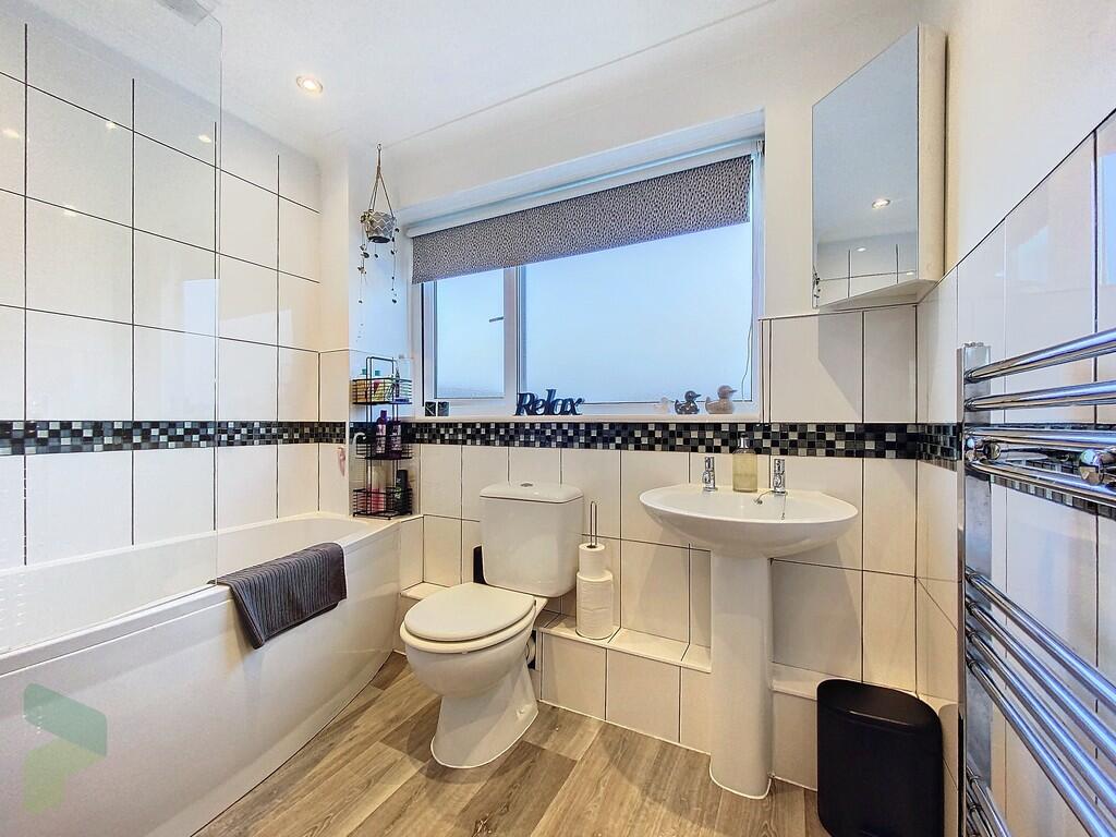 Spacious Bathroom