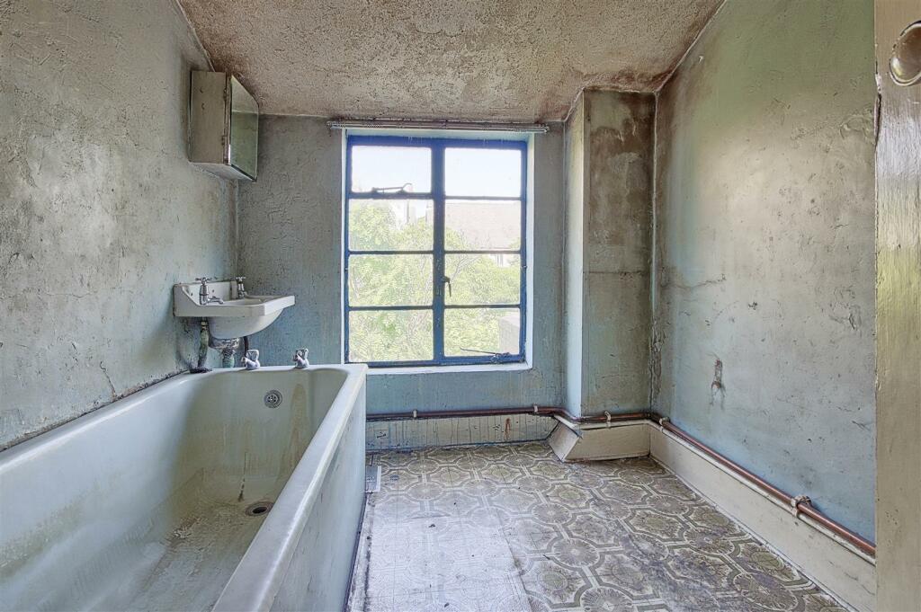 Bathroom.jpg