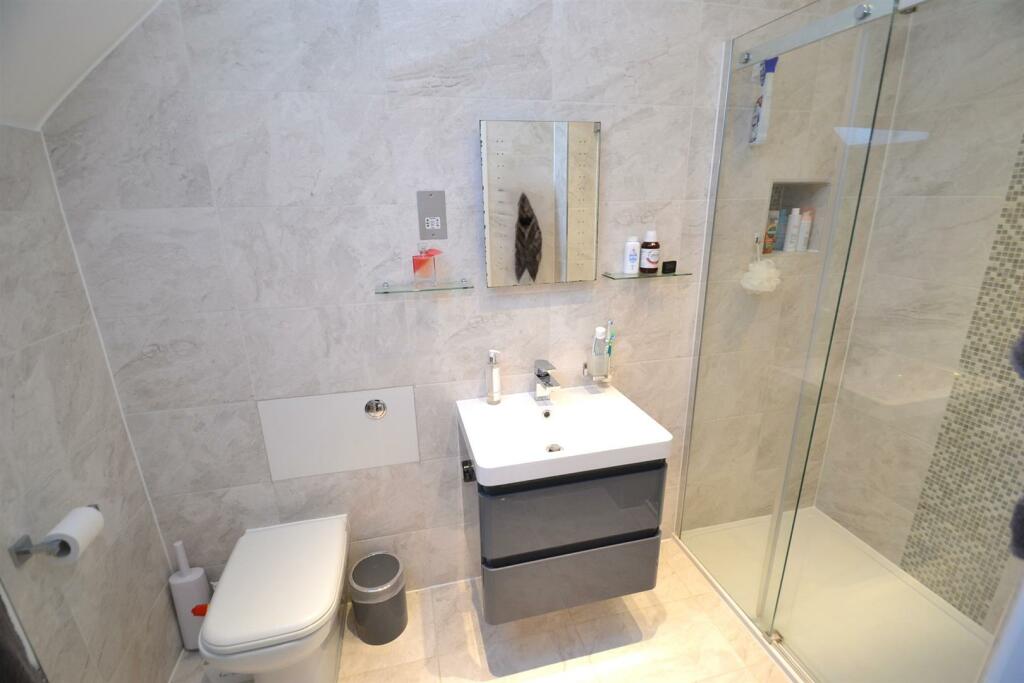 En Suite Shower Room.JPG