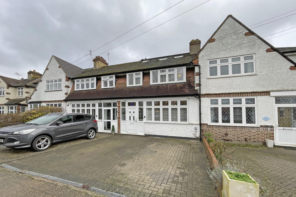 Green Lanes,  Ewell, KT19