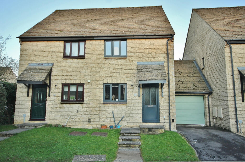 Donnington Close, Witney, OX28