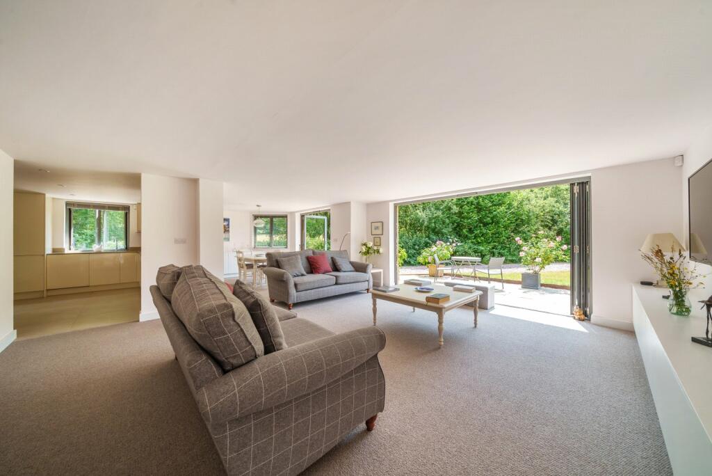 Sitting/Dining Room