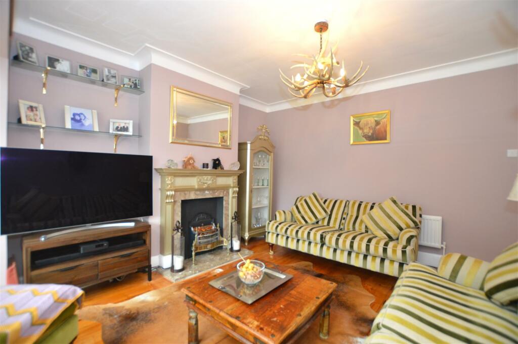 31 Derwent Road living room.JPG