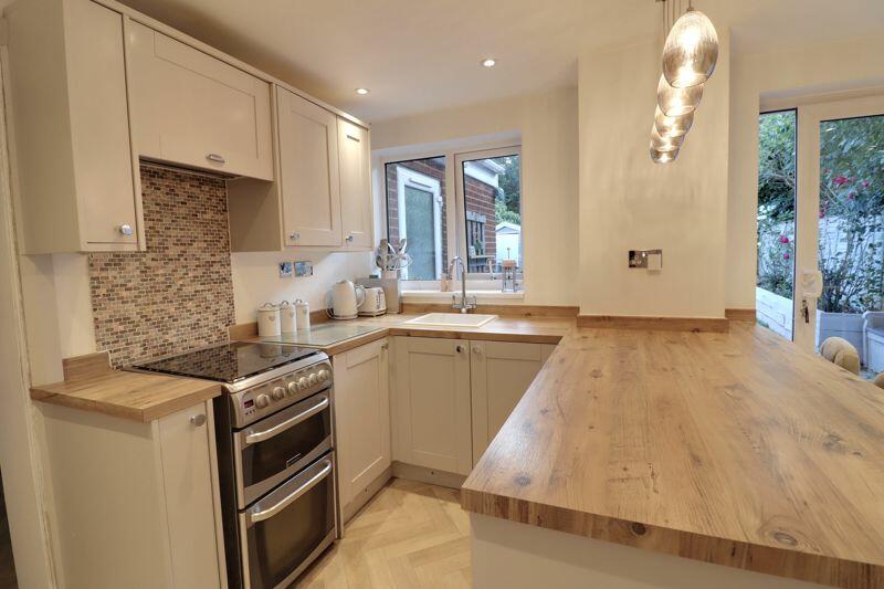 Kitchen/ Dining Room