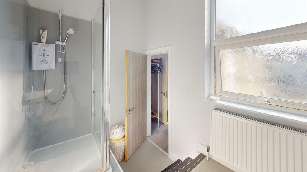 Flat 4 - Bathroom