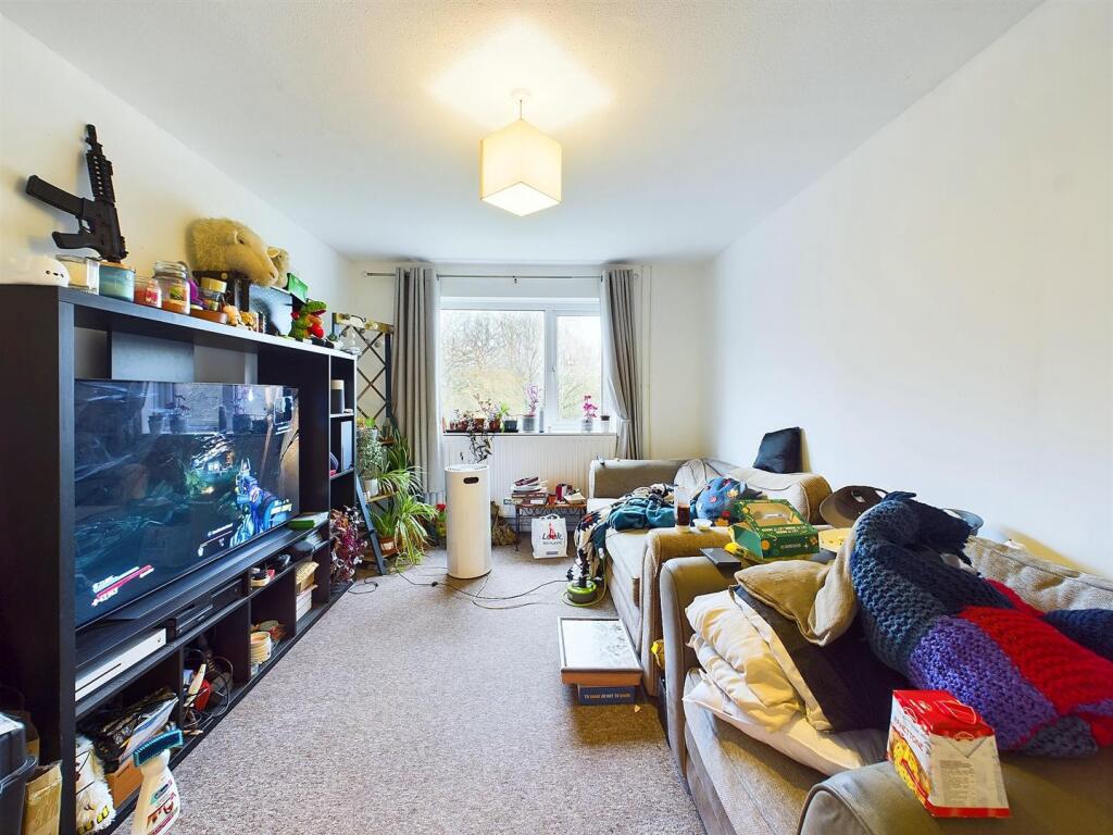 10 - Maisonette for Auction, Warmley, Bristol.jpg