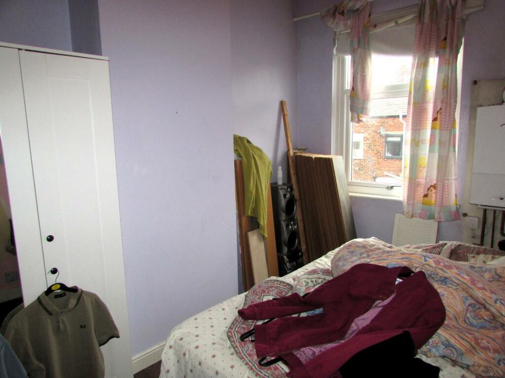 FrankSt10bed2.JPG