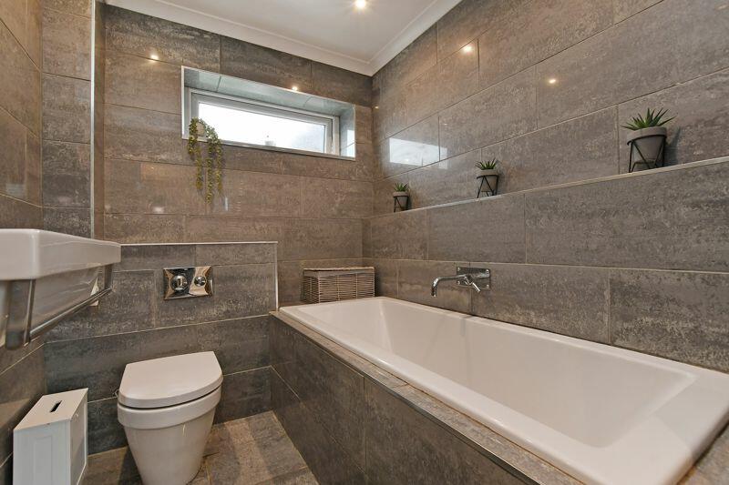 Ensuite Bathroom 