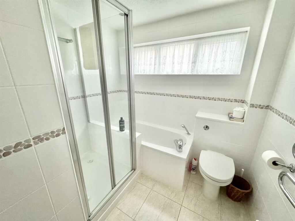 bathroom2.jpg