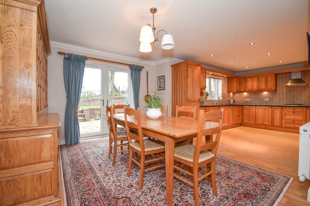 Dining Kitchen Day Room