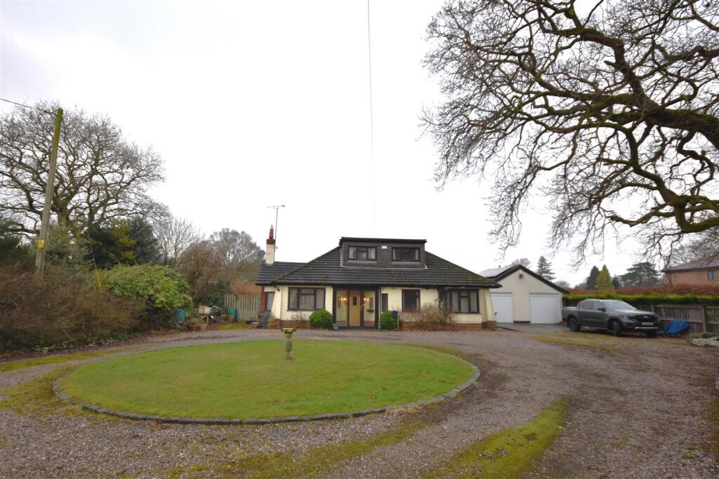 Dunstan Lane, Burton, Neston