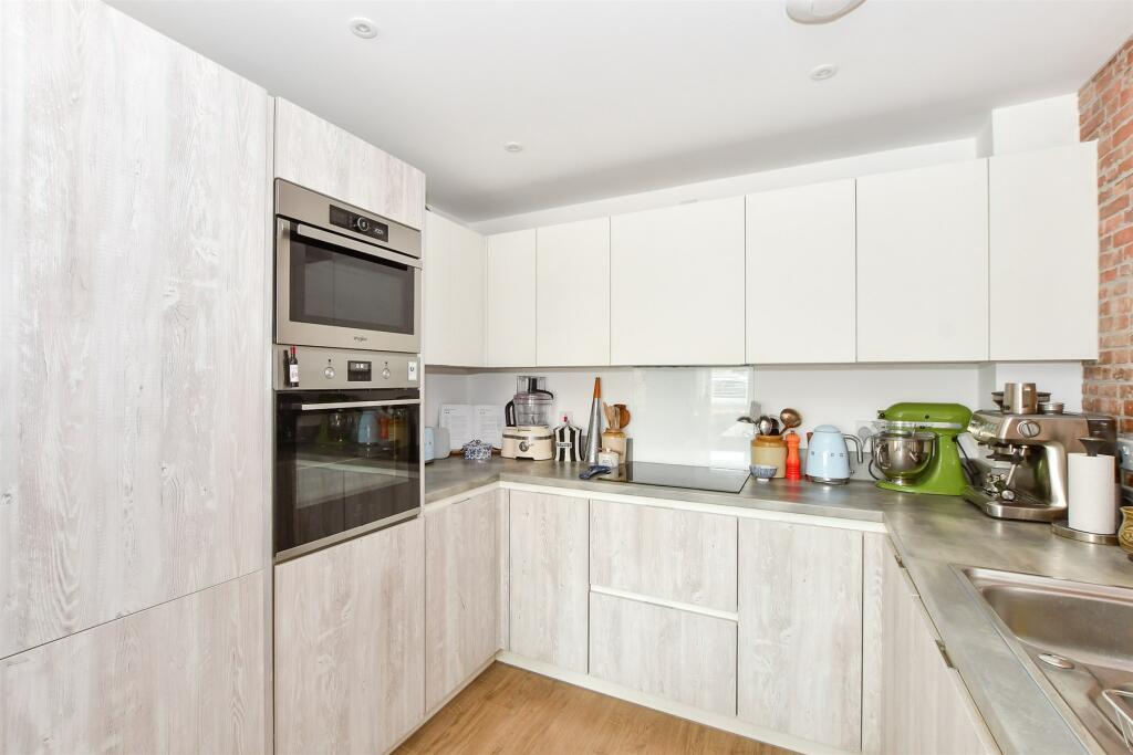 Kitchen/ Dining Room