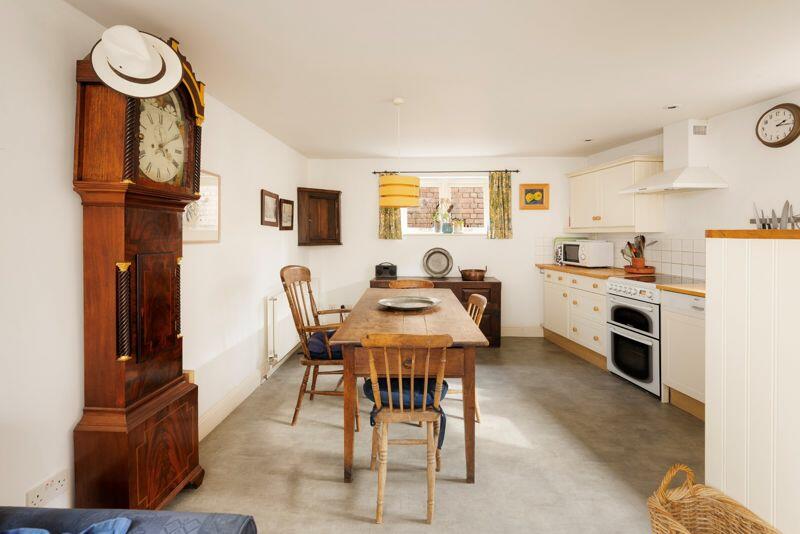 Kitchen/Dining Area