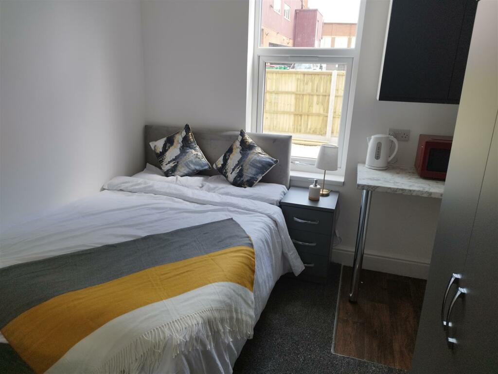 *BRAND NEW EN_SUITE ROOMS* St. John Street, Mansfield