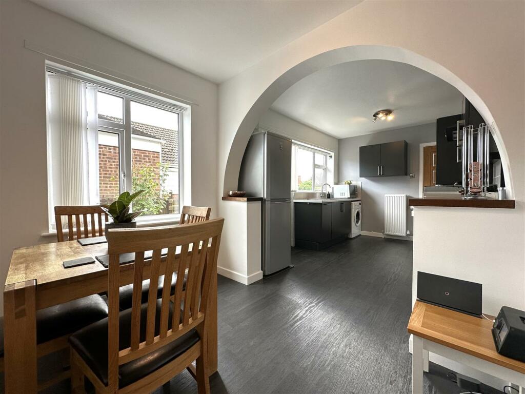 Dining Room Into Kitchen 534