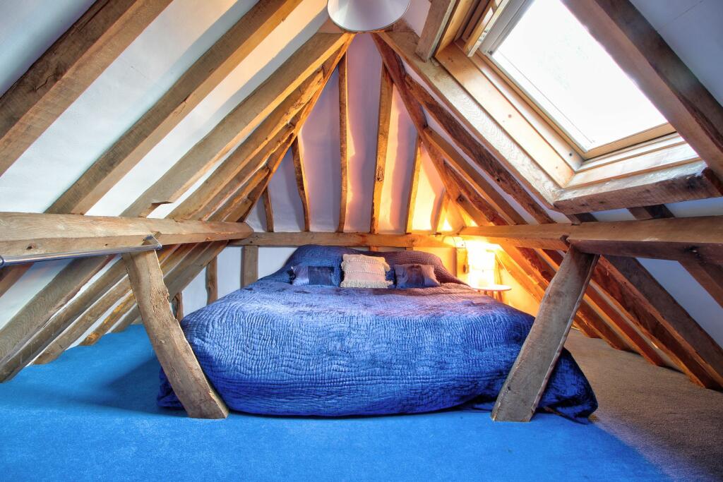 Annex bedroom with roof window