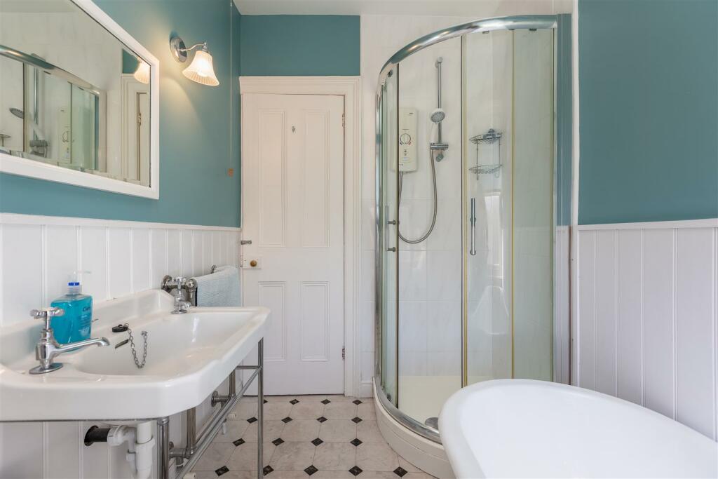 Swallowhurst Bathroom-2.jpg