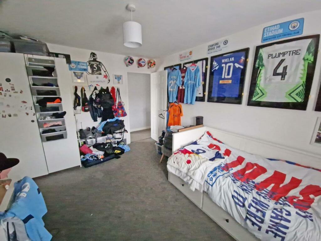 bedroom2a.jpg