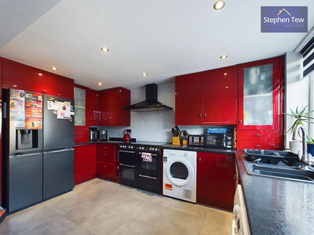 Kitchen/ Dining Room