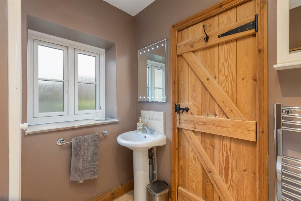 Featherstone Cottage Bathroom-2.jpg