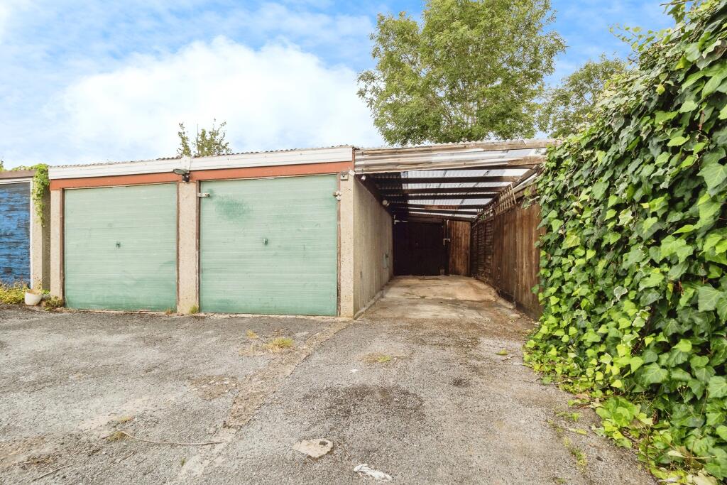 Garages/Carport