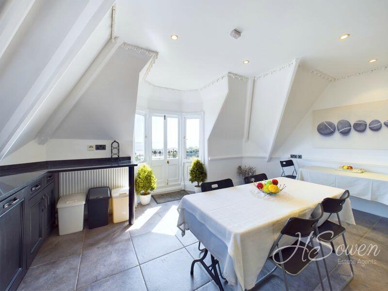 Kitchen/ Dining Room