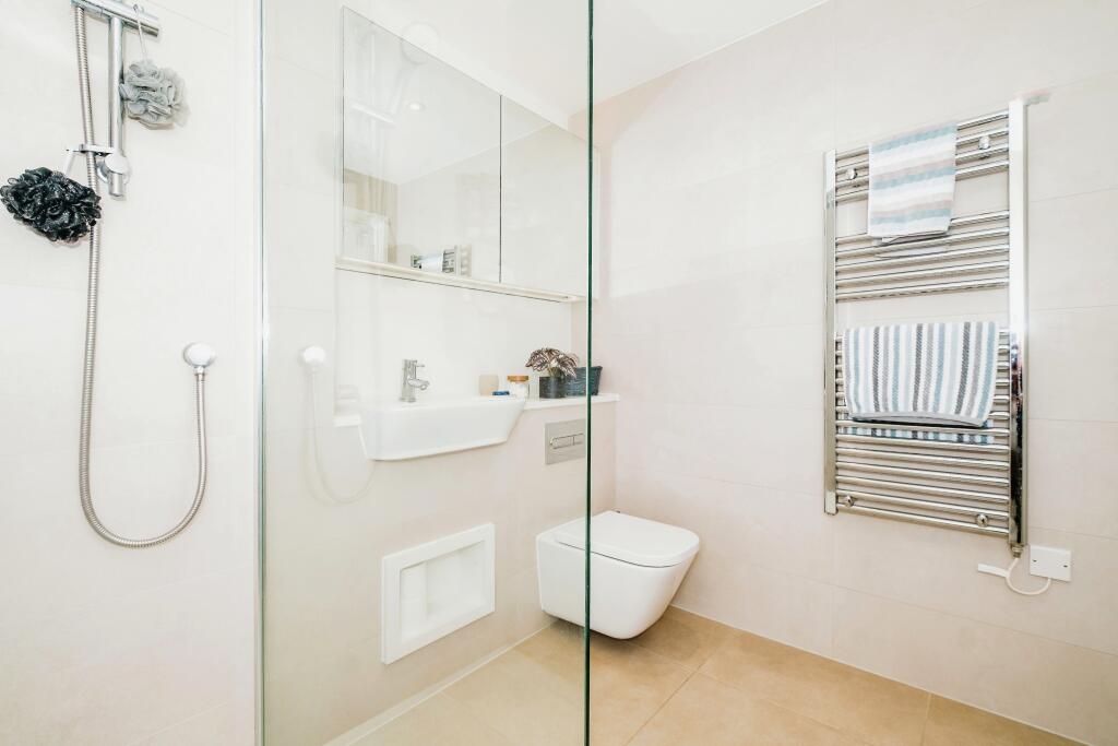 Main ensuite