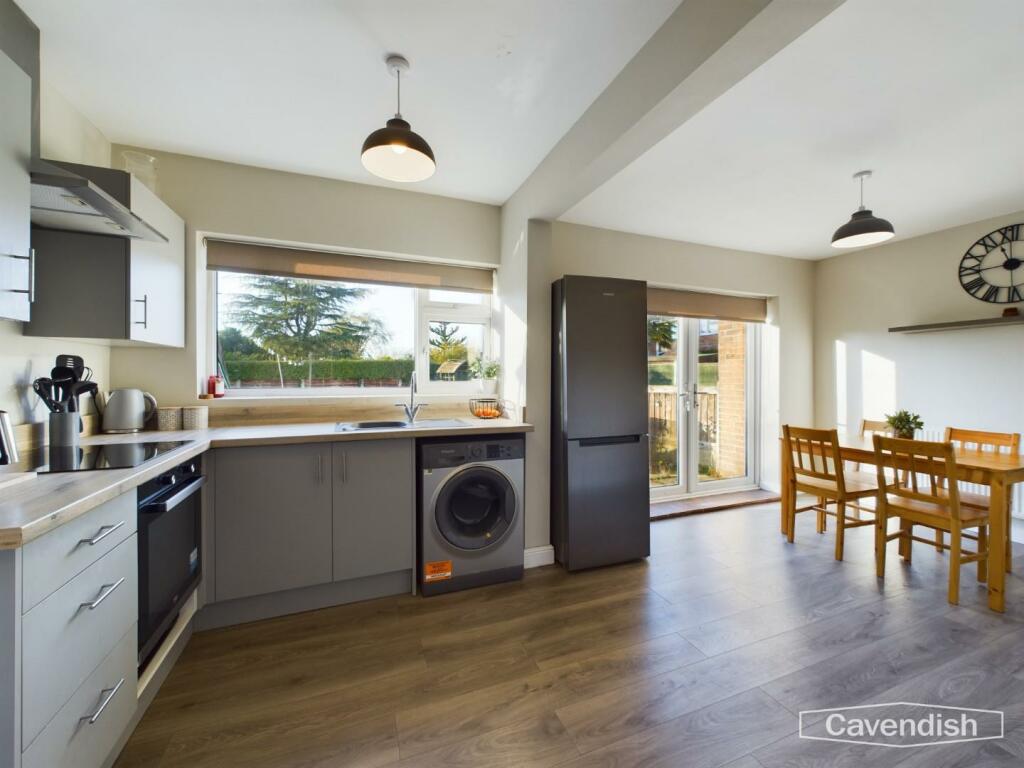 KITCHEN/DINING ROOM