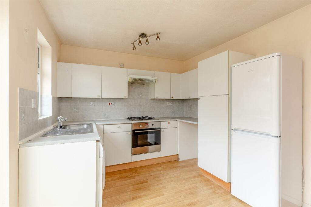 Burden Close, Bradley Stoke Kitchen 2.jpg