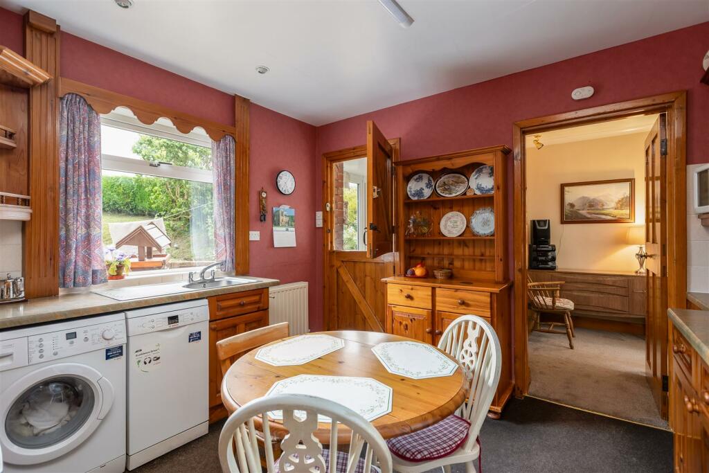 Wydale Low Cottages 1 Kitchen-1.jpg