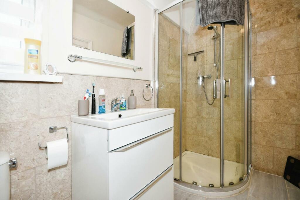 SHOWER ROOM 02.jpg