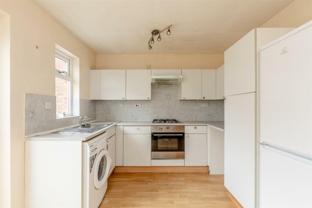 Burden Close, Bradley Stoke Kitchen 3.jpg