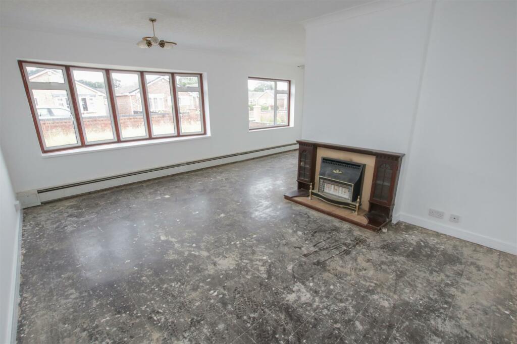 OPEN PLAN LIVING DINING ROOM