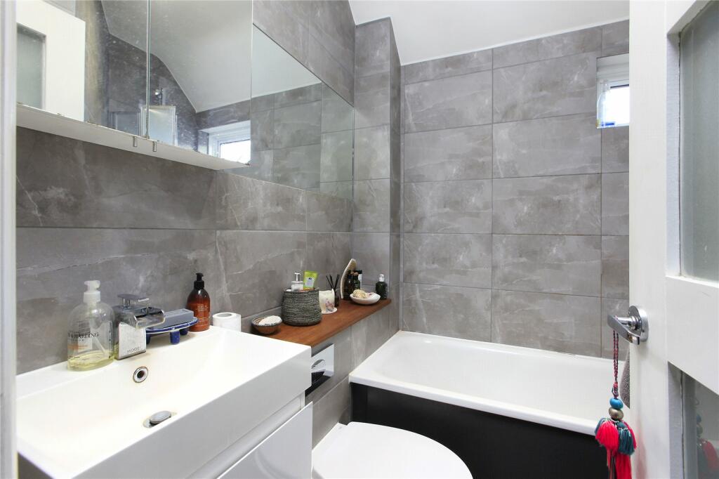 property in Cavendish Road, 
Balham, SW12