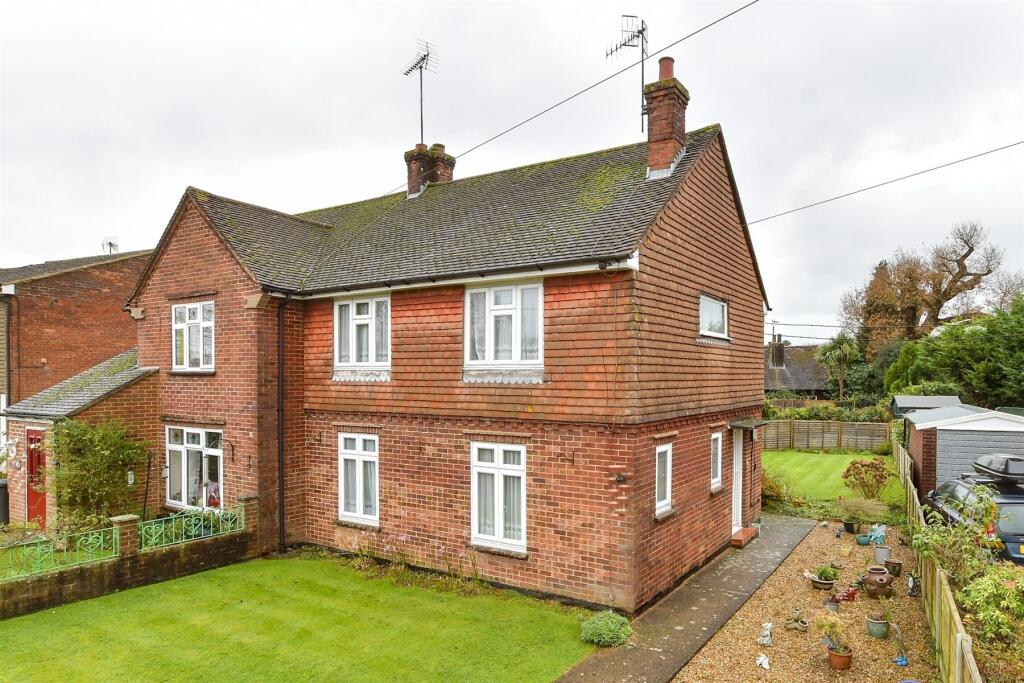 Warwick Close, Holmwood, Dorking, Surrey