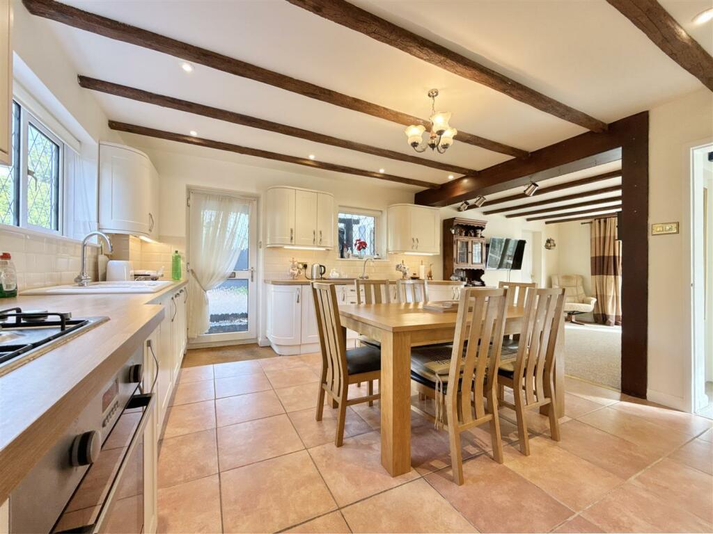 Kitchen Towards Dining Area.JPG