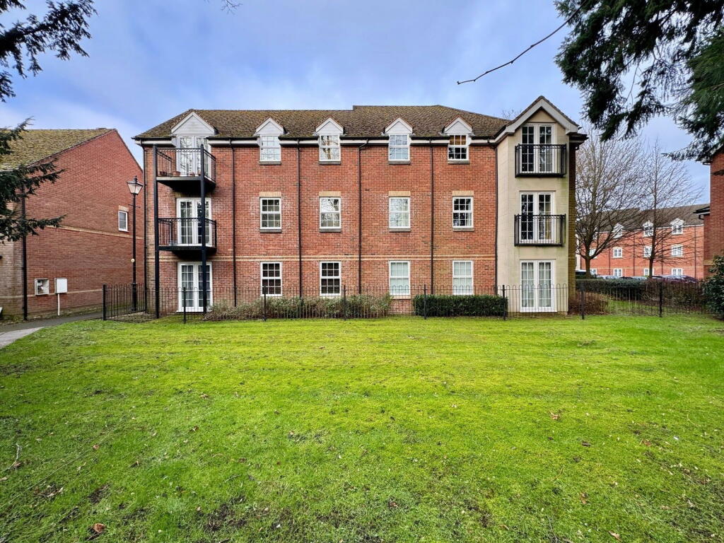 Smeaton Court, Old College Road, Newbury, RG14 1TQ