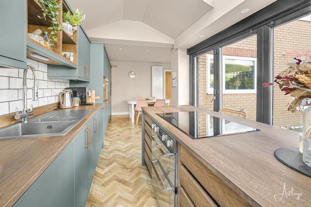 Kitchen/Breakfast Room