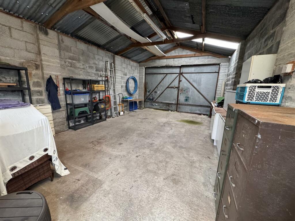 Garage/Workshop