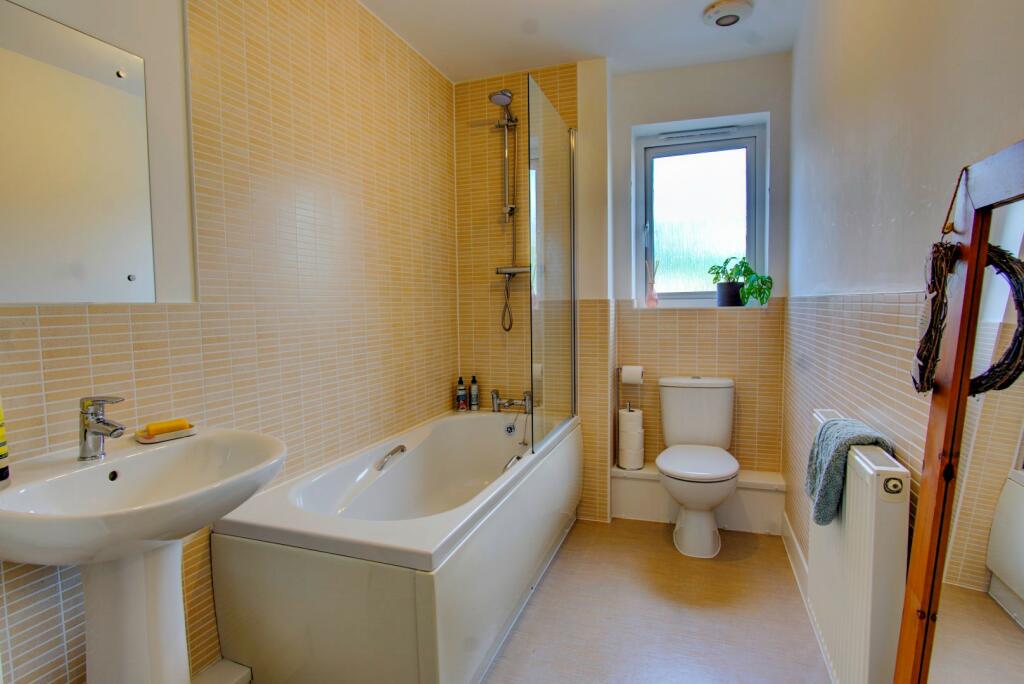 Main Bathroom.