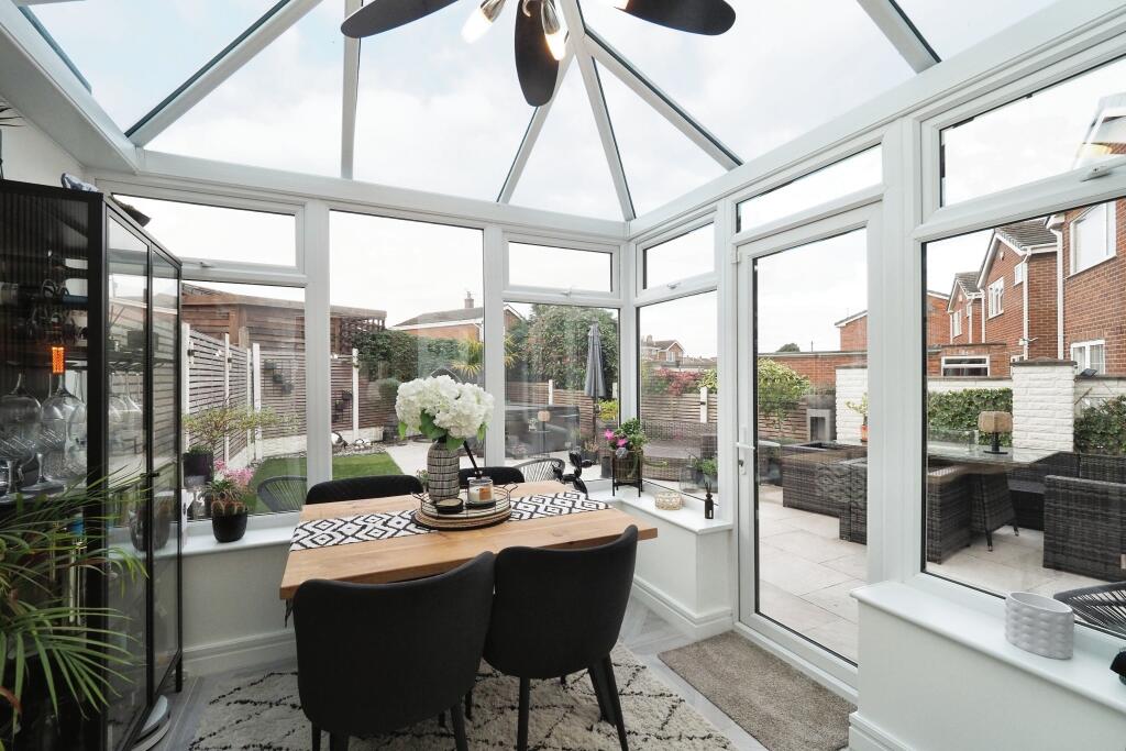 Generous Conservatory/Dining Space