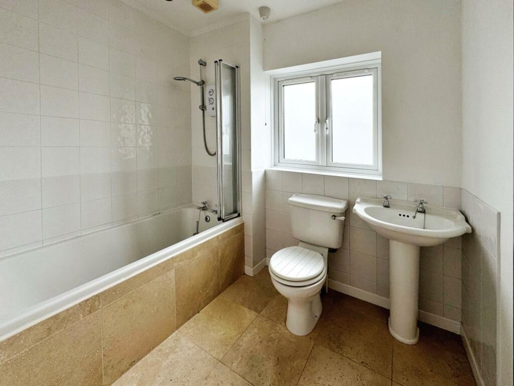 61662ab2-Bathroom.jpg