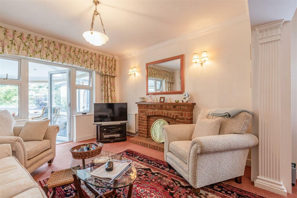 385a Woodham Lane, Woodham, KT15 3PP - 8.jpg