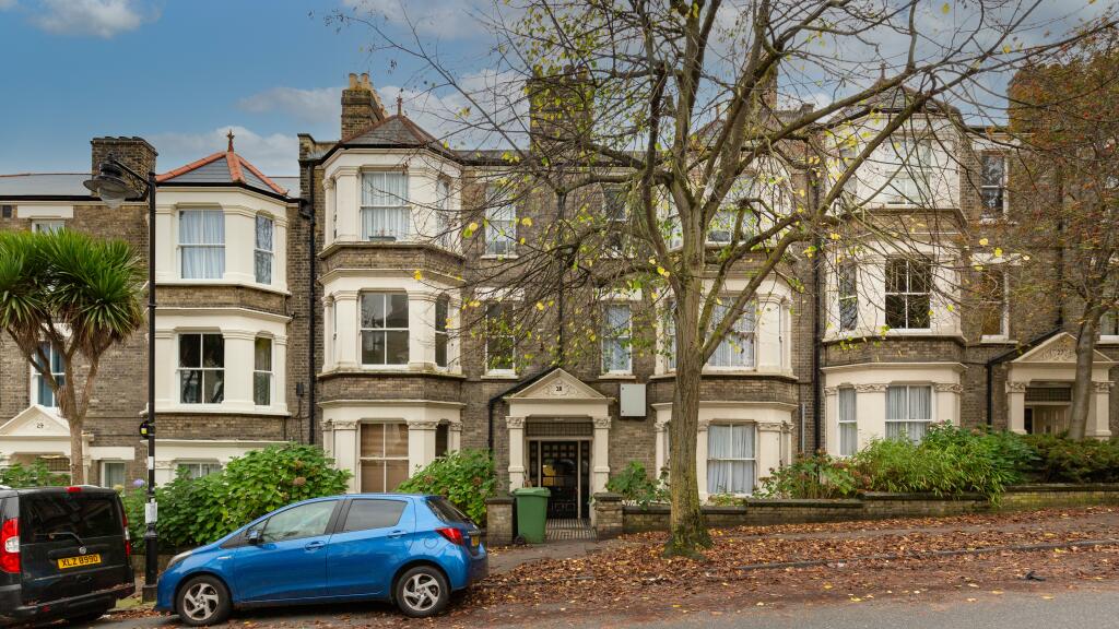 Flat 3, 28 Cathcart Hill, Tufnell Park, London, N19 5QN